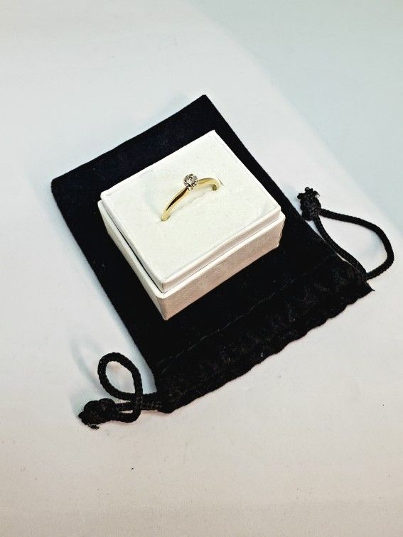 14k Yellow Gold And Diamond Ring