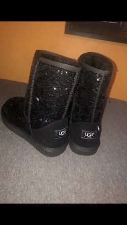 cute sparkly black uggs!!