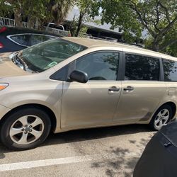 2011 Toyota Sienna Minivan 4D