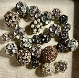 Sparkling crystal pavé beads with clear, gold, and rose gold tones. Perfect for DIY jewelry, bracelets, and necklaces. Adds elegant shimmer and refine