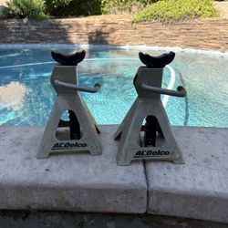Pair of AC Delco 2 ton jack stands 