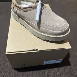 Authentic UGG Slippers for All Gender Brand new