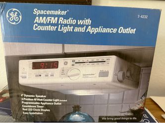 GE Spacemaker am/fm radio with counter light and appliance outlet