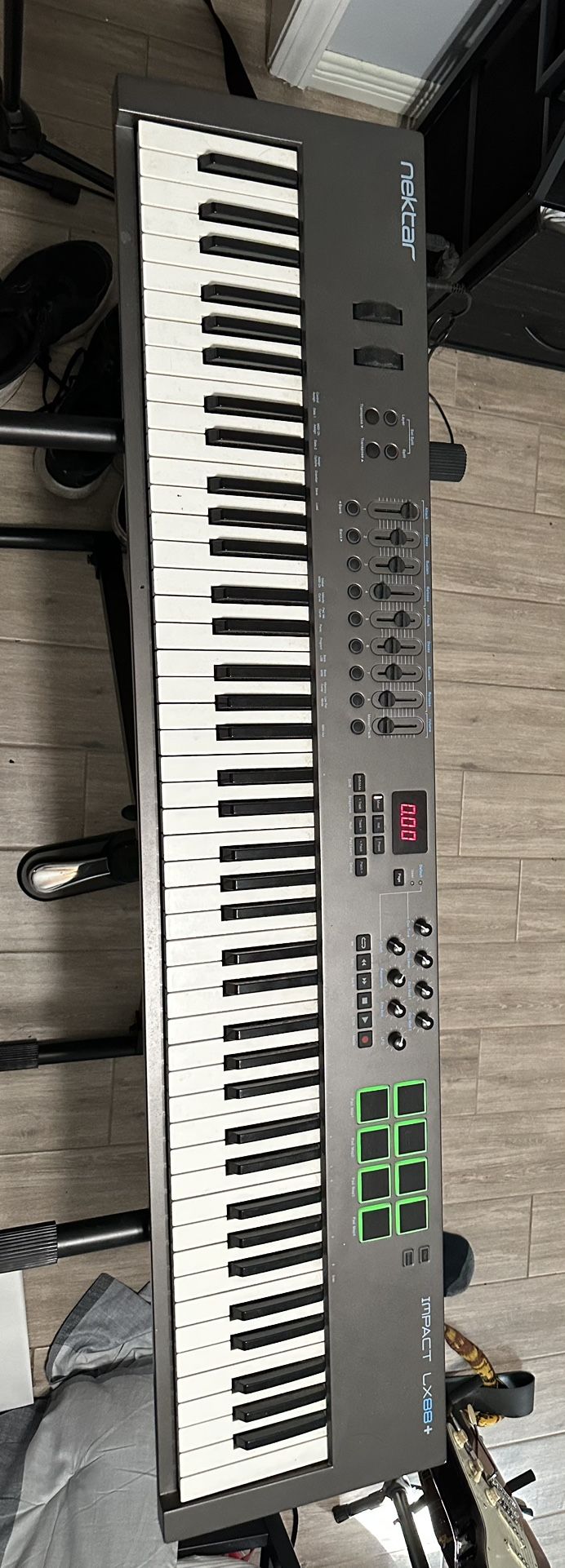 Nektar Impact LX-88+ MIDI controller 