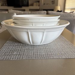 Mikasa Serving Bowl and 4 Salad/Pasta Bowls