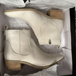 Dolce Vita Size 8 Boots White BRAND NEW-NEVER WORN