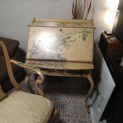 Old Desk And To Chairs That Go Together 