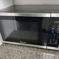 Magic  Chef Microwave 0.9 Cubic Feet