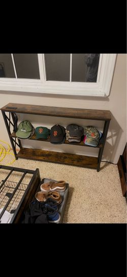 Long shoe rack with outlet