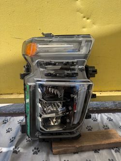 2020-2023 CHEVY SILVERADO RH HEADLIGHT OEM