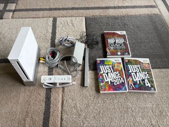 Nintendo Wii Console Bundle with 3 Games