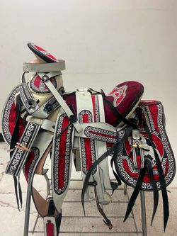 Montura charra bordada cantinas desmontables