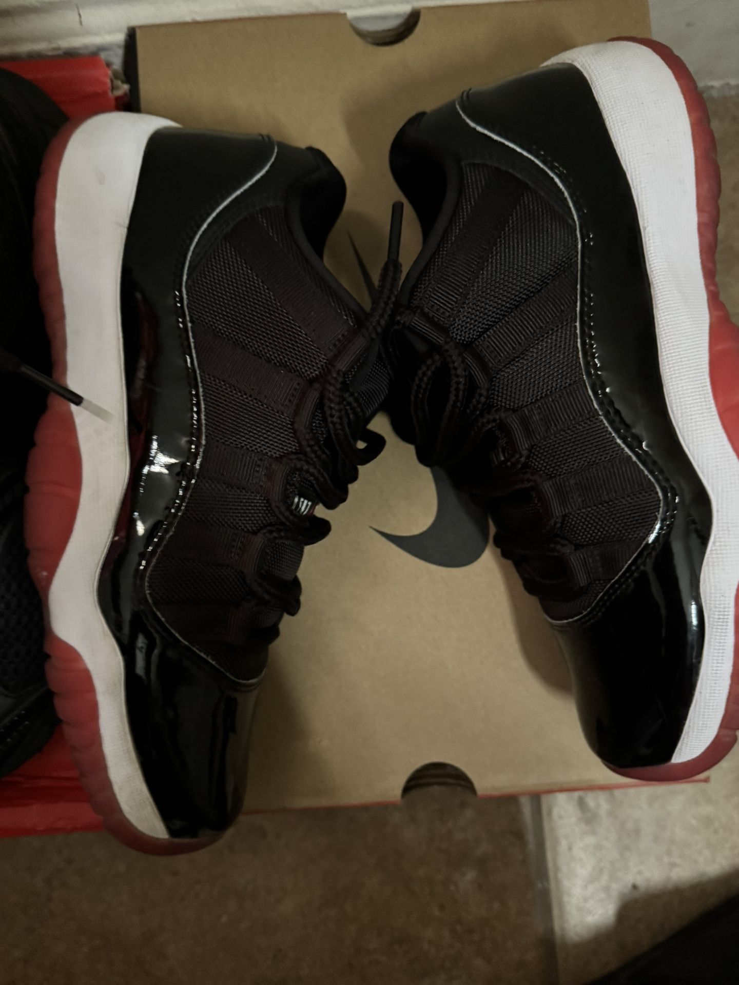 Jordan 11 Bred Low Size 7 