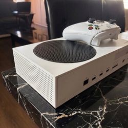 Xbox series S Works perfect W control 500 GB