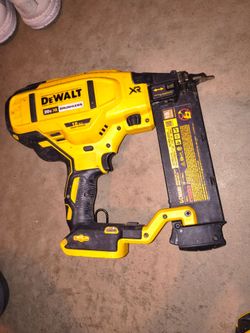 DeWalt 20V XR Brushless 18GA Brad Nailer DCN680