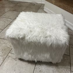 White Faux Fur Storage Ottoman Bench with Wheels – Vanity/Closet Seating