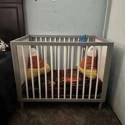 Mini crib