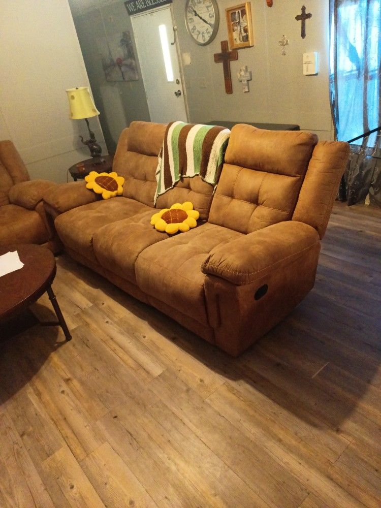 Reclining Couches And Coffee Tables