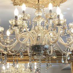 Very  Beautiful gorgeous Crystal chandelier with Include  Medallion in the box brand New 