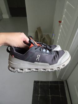 On Shoes Boys Size 5