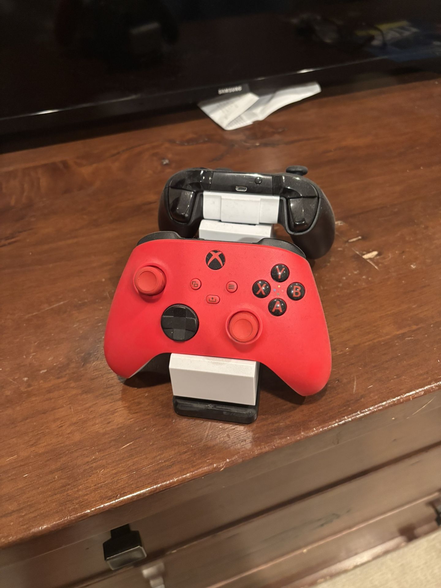 2 Xbox Controllers & Wireless Charger