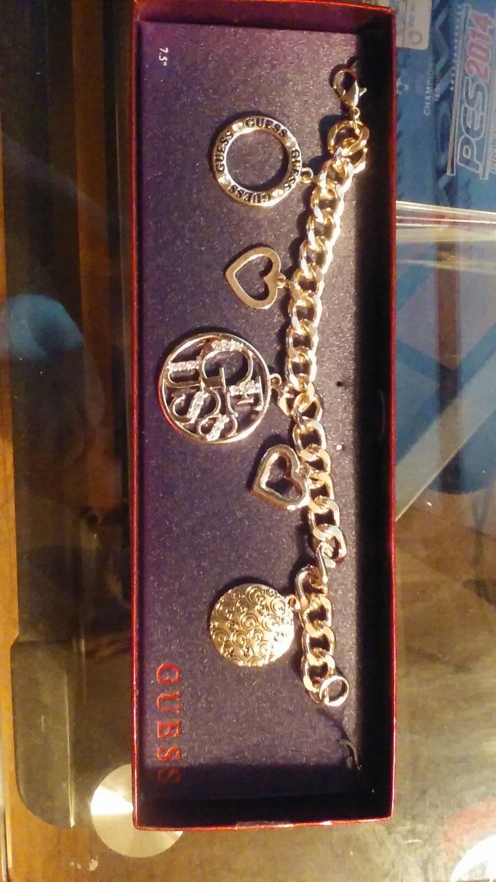 Guess Charm Bracelete