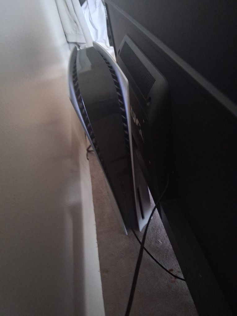 Ps5 Disc Version And A Controller