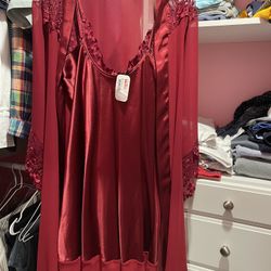Nightgown read never use it size X, Large or large canI use it for both $25.  