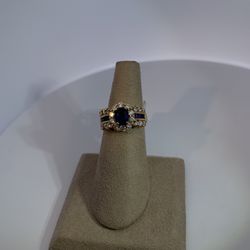 18k yellow gold lady’s sapphire and diamond elegant  ring size 6 