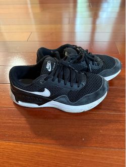 Boys Nike Airmax size 4.5