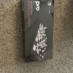 Rollable E-Chessboard