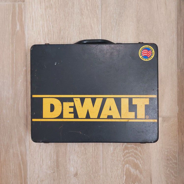 DEWALT DW944 9.6V DC VERSA-CLUTCH CORDLESS 3/8" Drill Steel Case NO Battery