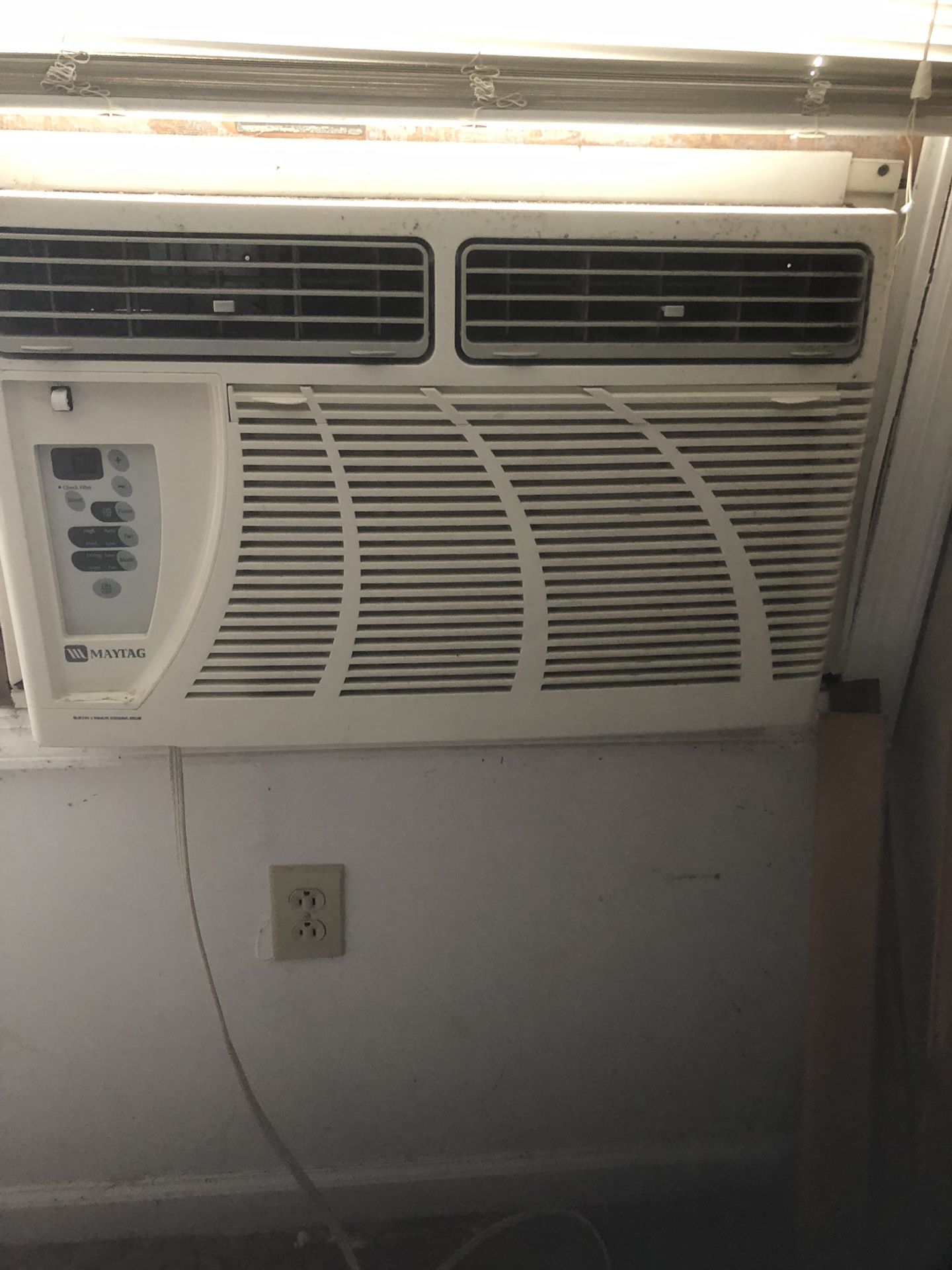 Maytag window Air Conditioner, 12000 BTU