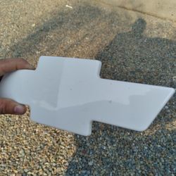 Summit white Bowtie