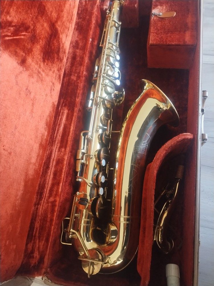 577 Collegiate By Holton Tenor Saxophone
