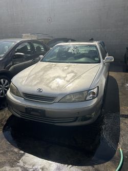 2001 LEXUS ES300 PART OUT