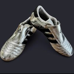 New without box adidas Taekwondo Womens Fashion Sneakers in Silver Black Size 8 Originals Silver