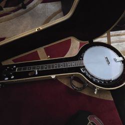 BRAND NEW BANJO WITH HARDCASE