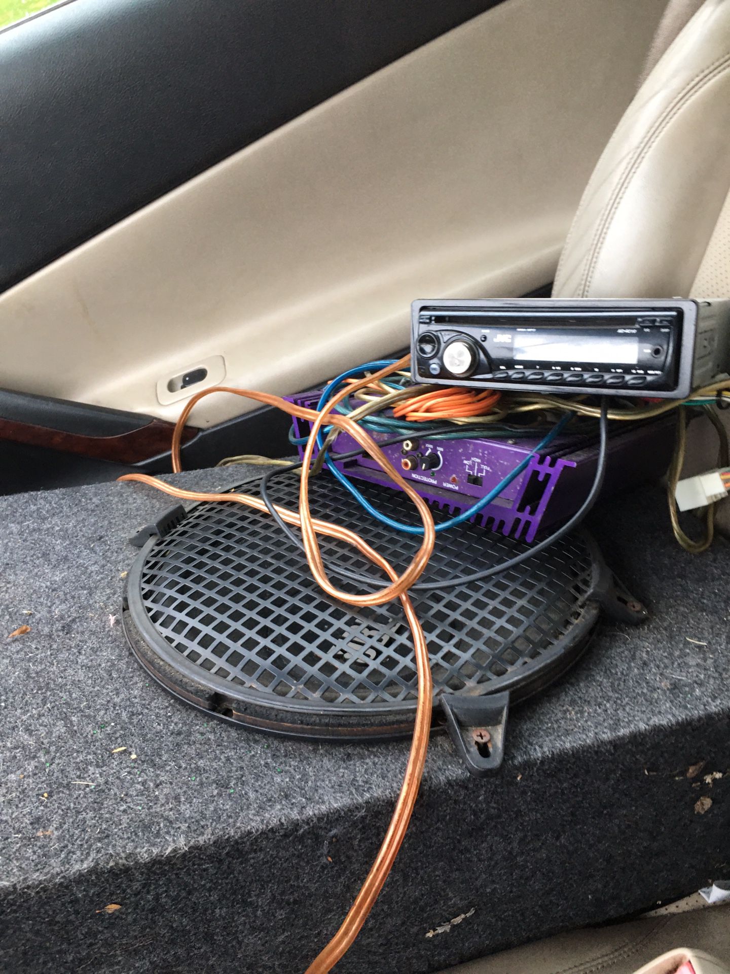 Car radio and amplifier
