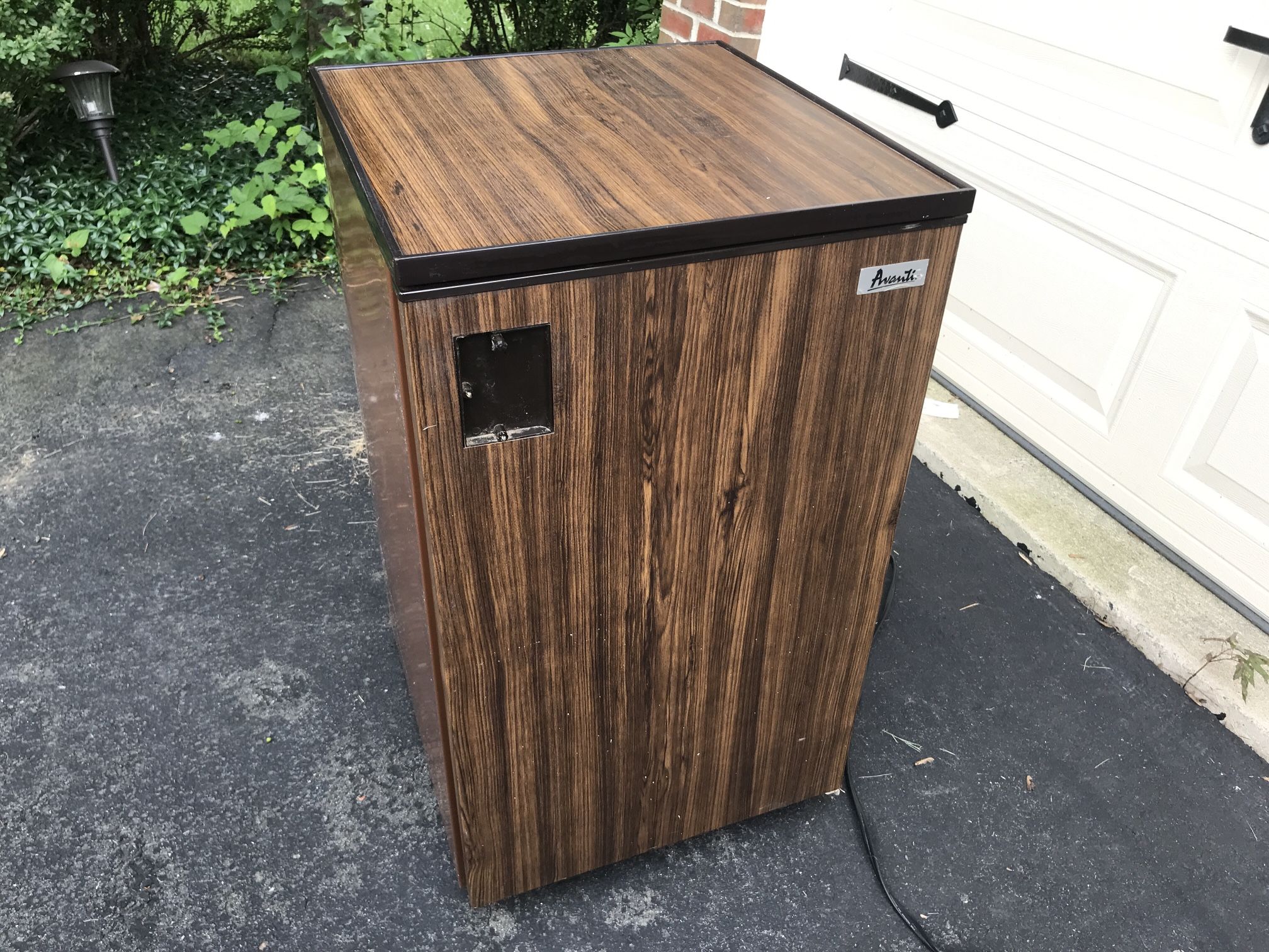 Avanti Mini Fridge - Brown Design