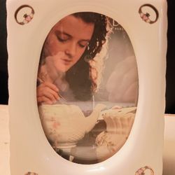 Donegal Parian China Celtic Claddah Frame