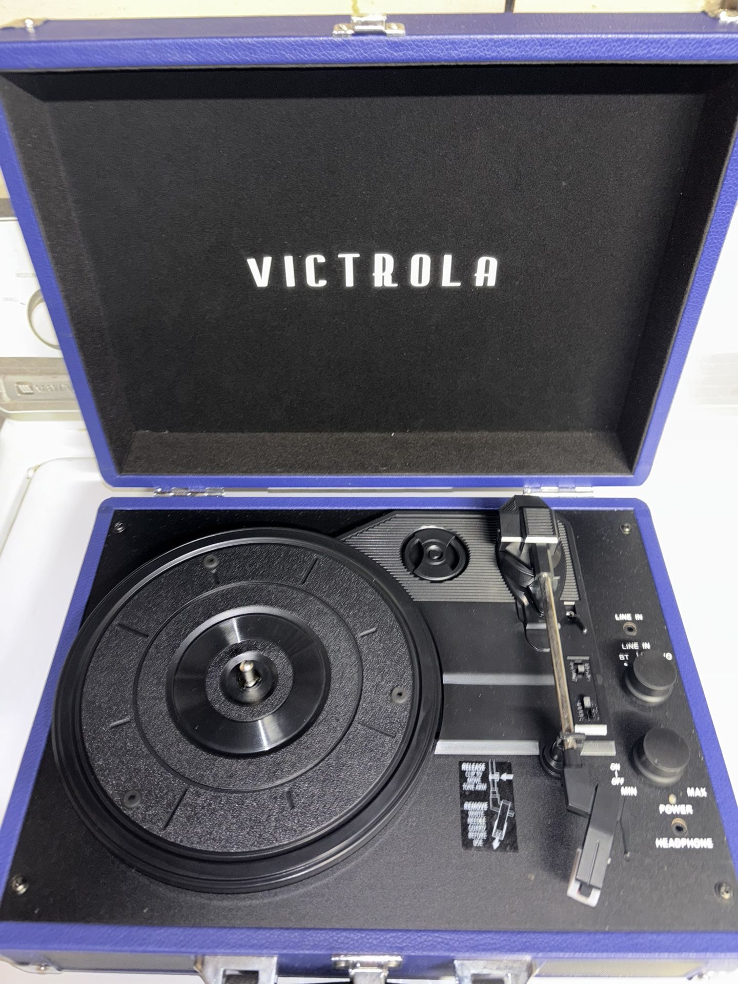 Victoria Vinyl Player