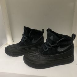 Nike Boots Size 5 1/2 In Youth