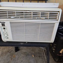 Danby Window AC Unit – Digital – Works Great