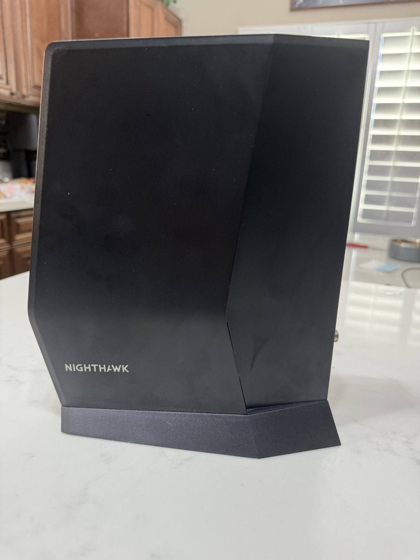 NETGEAR Nighthawk CAX30 (a DOCSIS 3.1 combo cable modem + WiFi 6 router, AX2700).