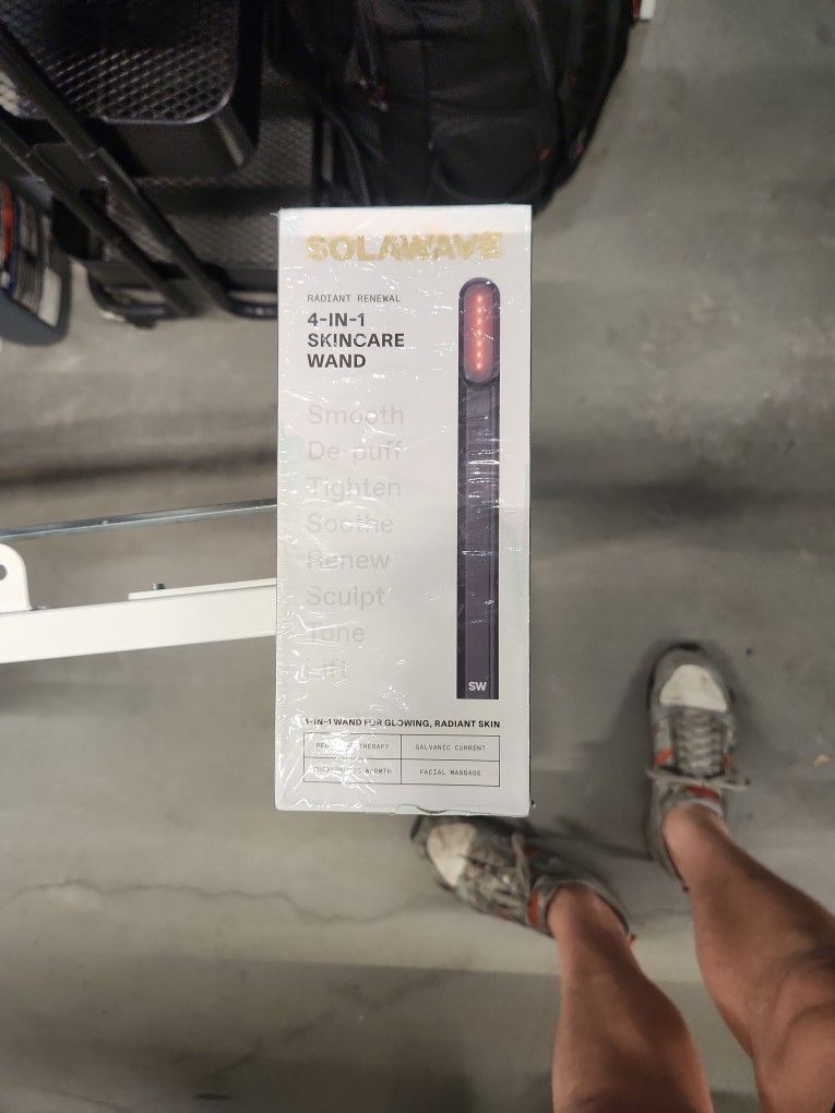 Solawave - 4 In 1 Skincare Wand - Red Light Therapy, Therapeutic Warming, Facial Massaging, Galvanic Current - New Openbox