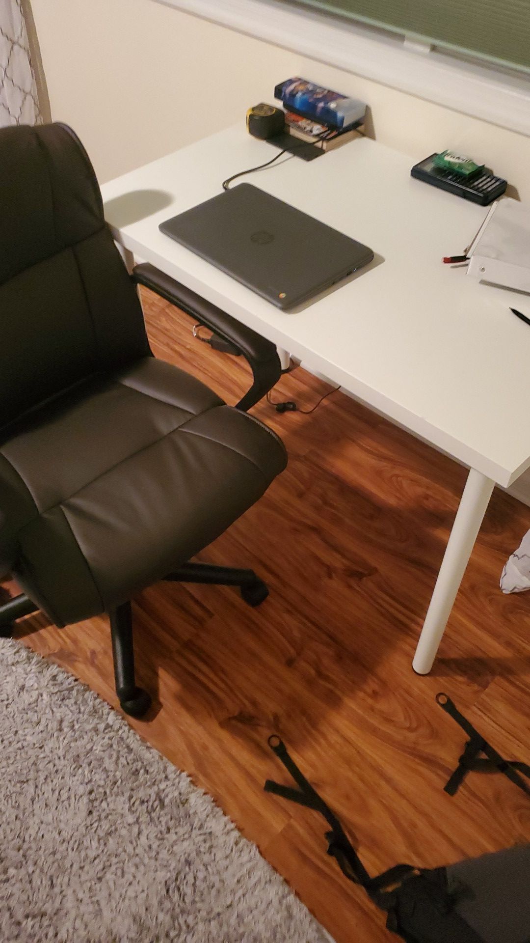 Desk+chair