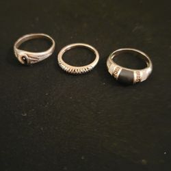 3 SILVER RINGS & SIZE 9 .....😍