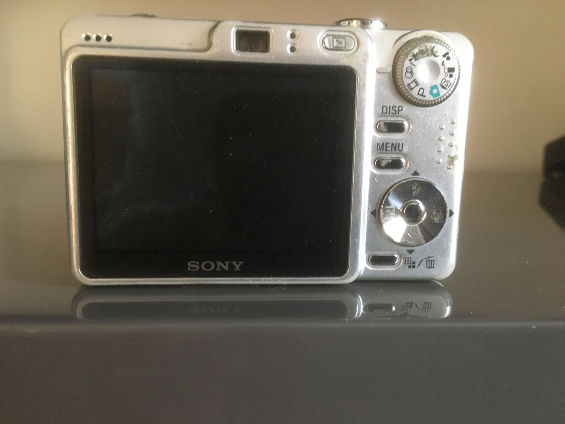 Camera. Sony cybershot 7.2mega pixels