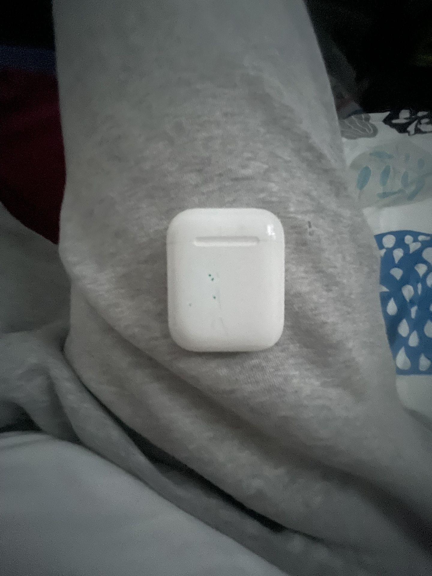 Apple Airpods 1st Gen (CASE ONLY)